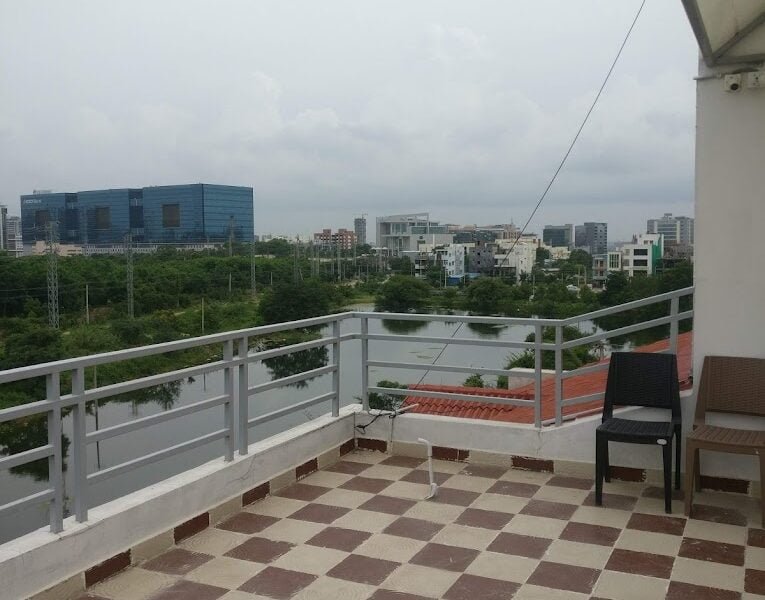 Charming Guesthouse with Excellent Amenities and Location in Gachibowli