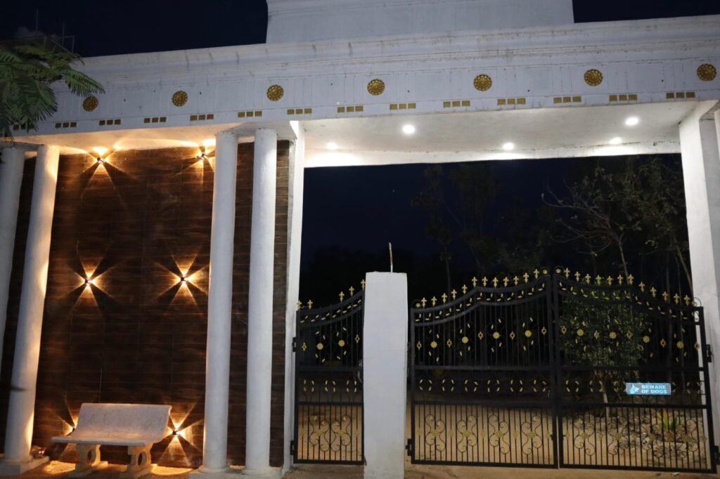 Luxurious Farmhouse with Pool and Mango Farm – Perfect for Parties and Family Fun