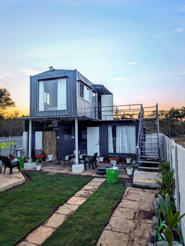 A woodland cabin featuring a splash pool