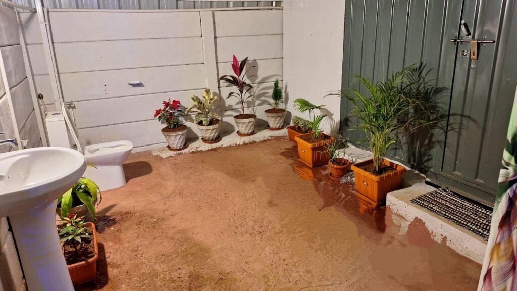 A woodland cabin featuring a splash pool