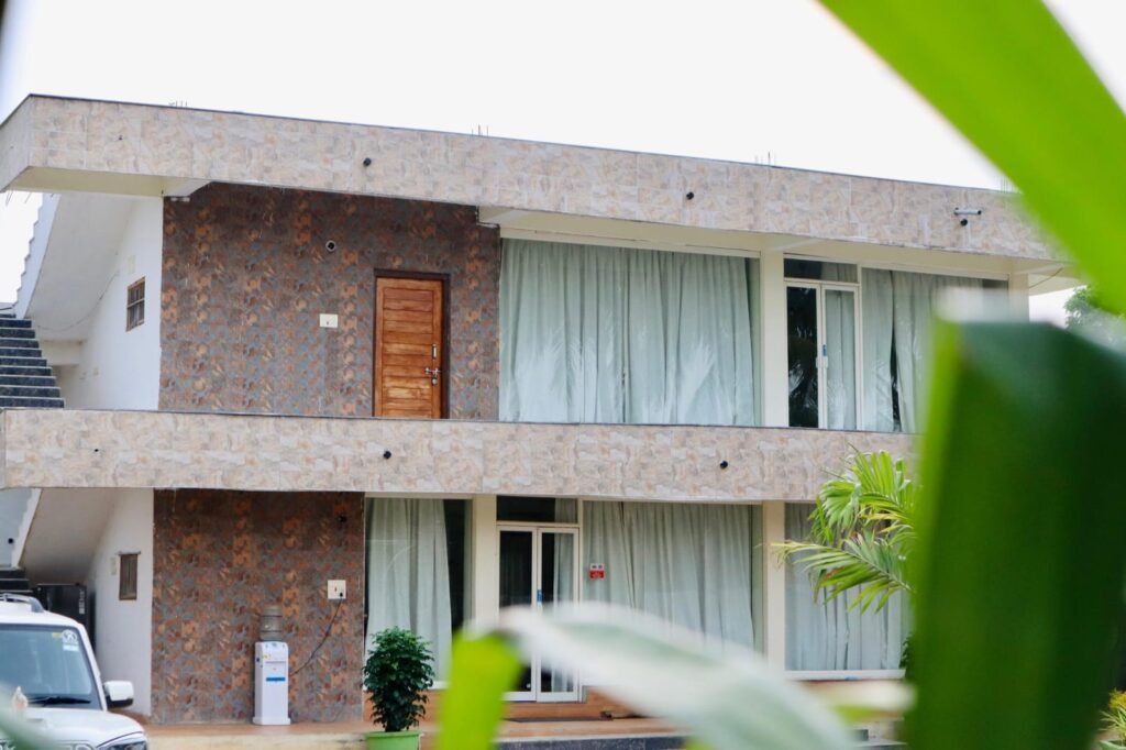 Luxurious Farmhouse with Pool and Mango Farm – Perfect for Parties and Family Fun