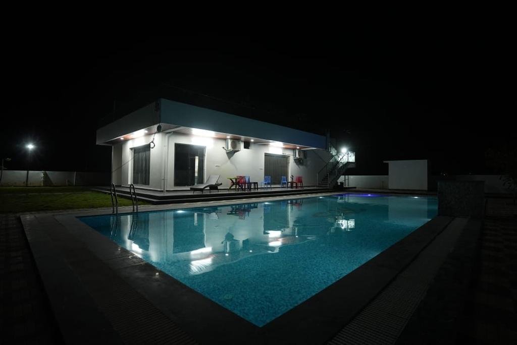 Spacious Farm Stay with Modern Amenities Near Ramoji Film City